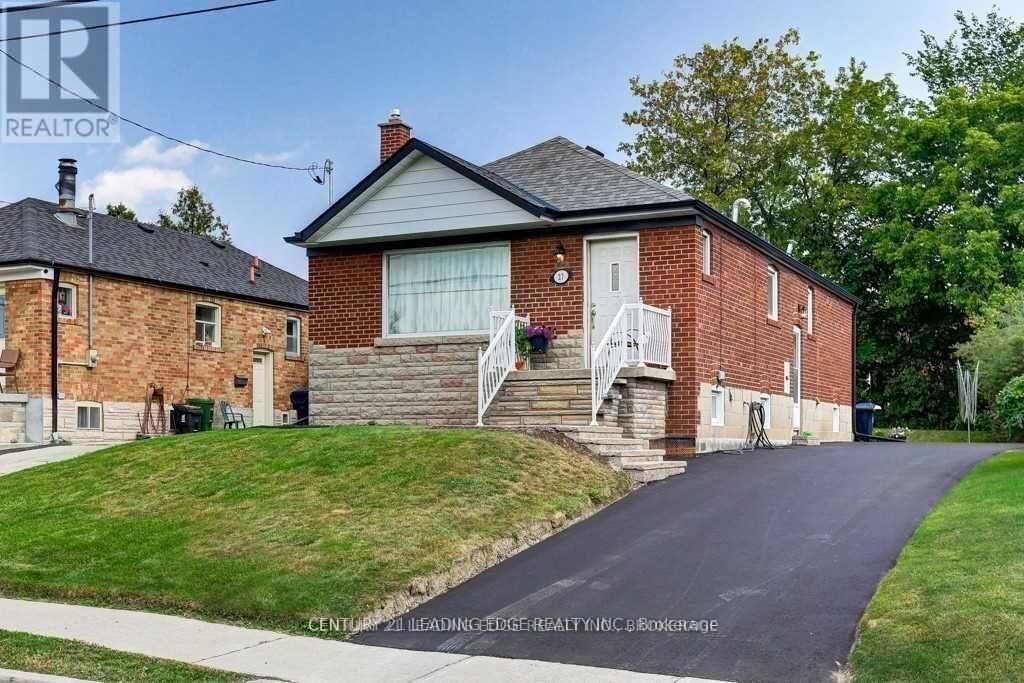 Property Photo: 27 Ionview Drive Main ON M1K 2Z3