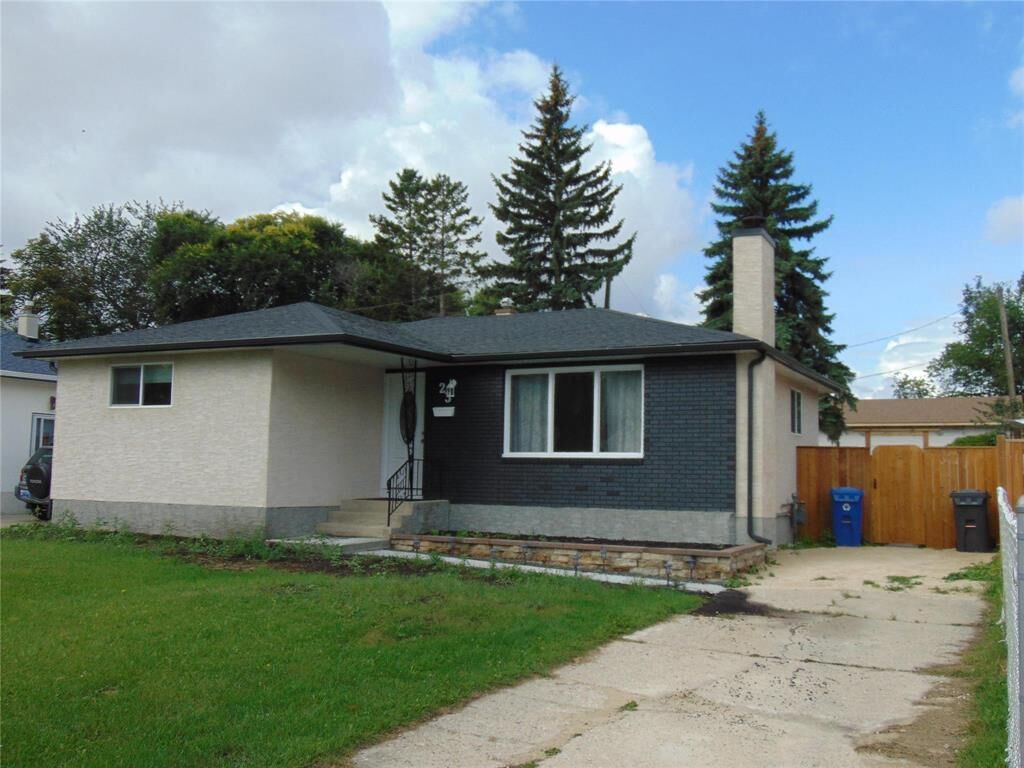 Property Photo: 23 Hayes Street MB R2C 2R6