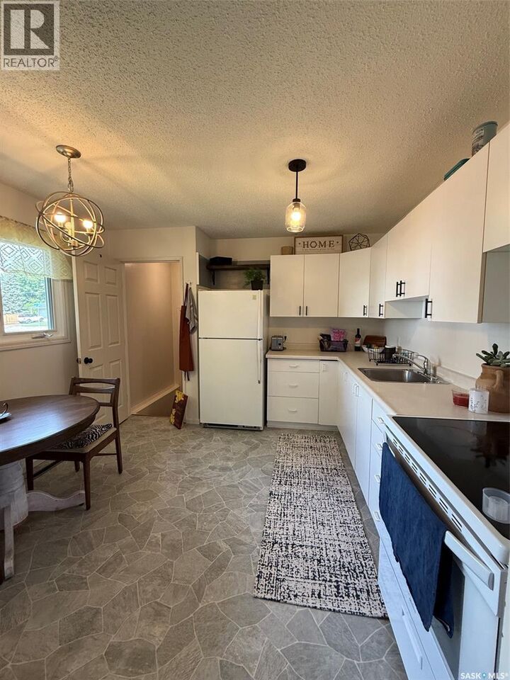 Property Photo: 504 4th Street W SK S0K 4W0