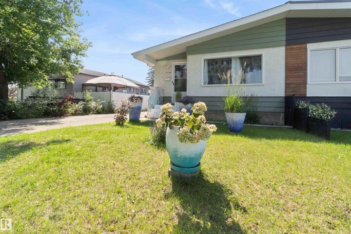 Property Photo:  13408 67 Street NW  AB T5C 0C7 