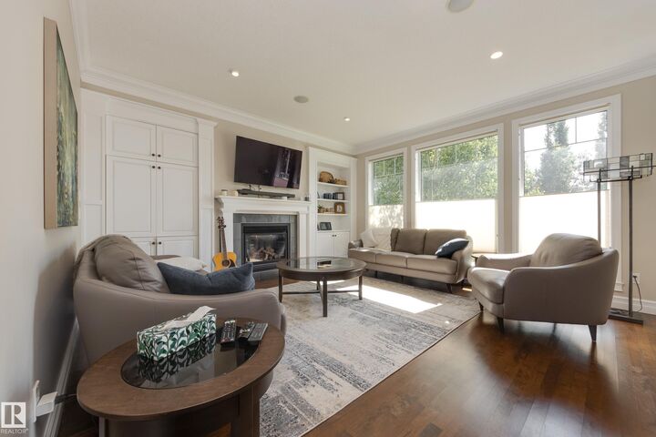 Property Photo: 8 Lauralcrest Place AB T8N 7H4