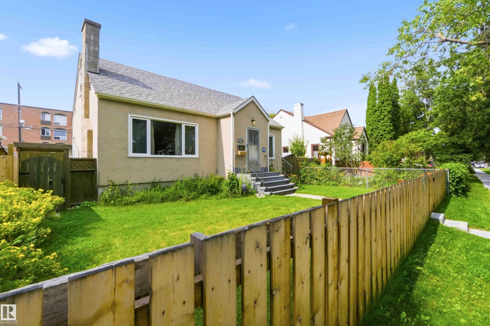 Photo de la propriété:  11710 94 Street NW  AB T5G 1J2 