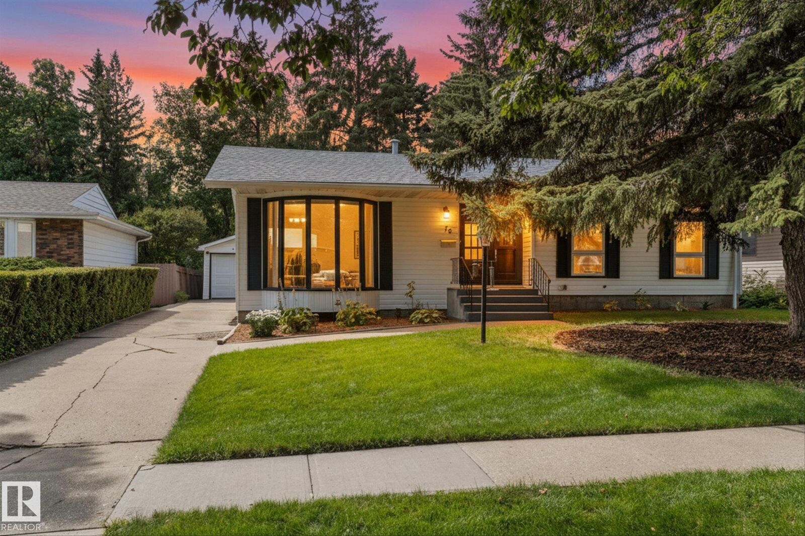 Property Photo:  76 Fawcett Crescent  AB T8N 1W3 