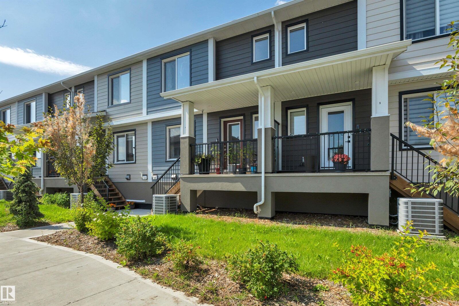 Property Photo: 9250 156 Avenue NW 4 AB T5Z 0S4