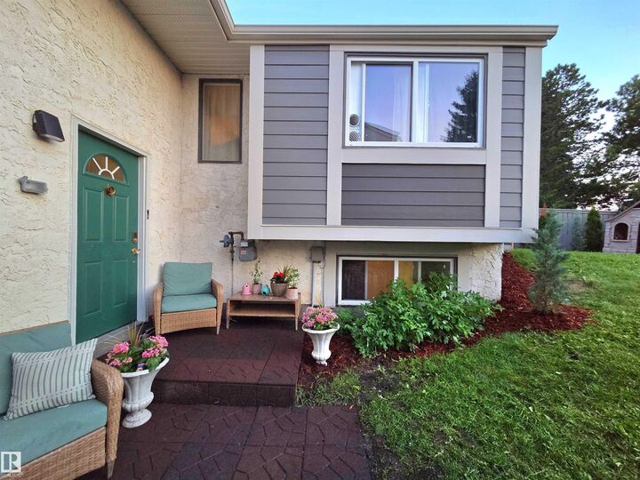 Property Photo: 623 Willow Court NW AB T5T 2K7