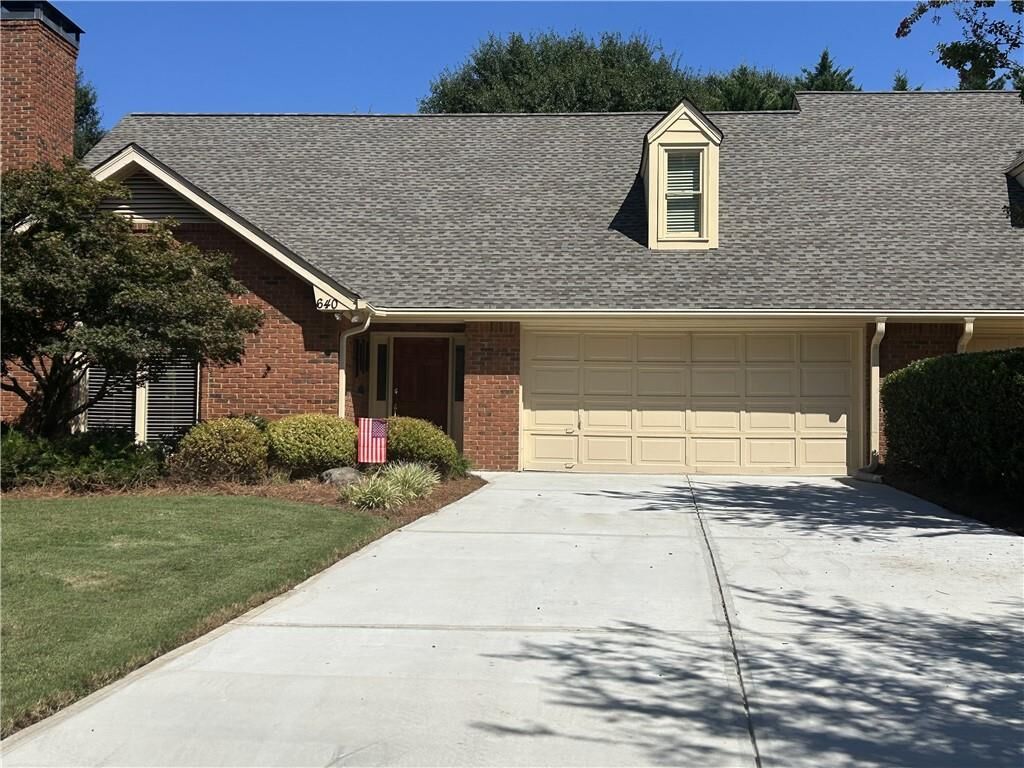 Property Photo: 640 Brickleberry Court GA 30075