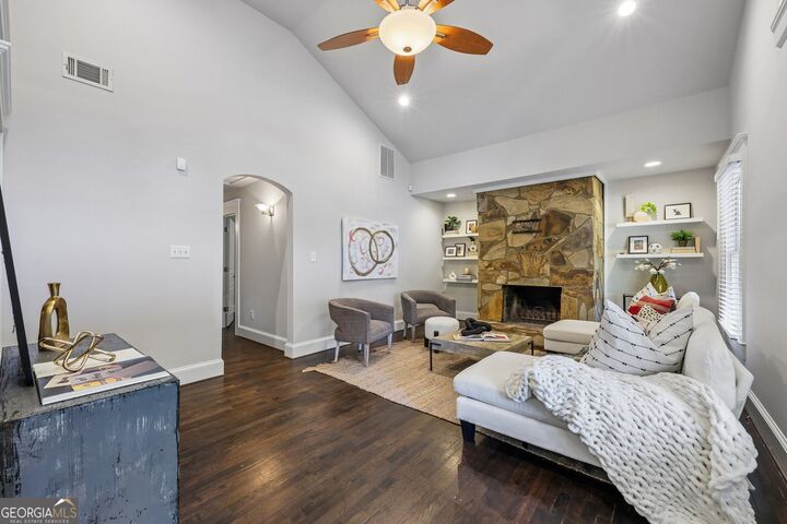 Property Photo:  692 Glenwood Avenue SE  GA 30312 
