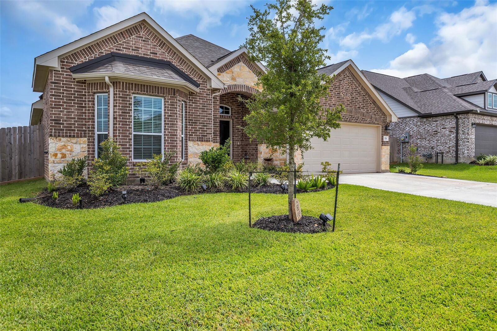 Property Photo:  176 Dina Lane  TX 77356 