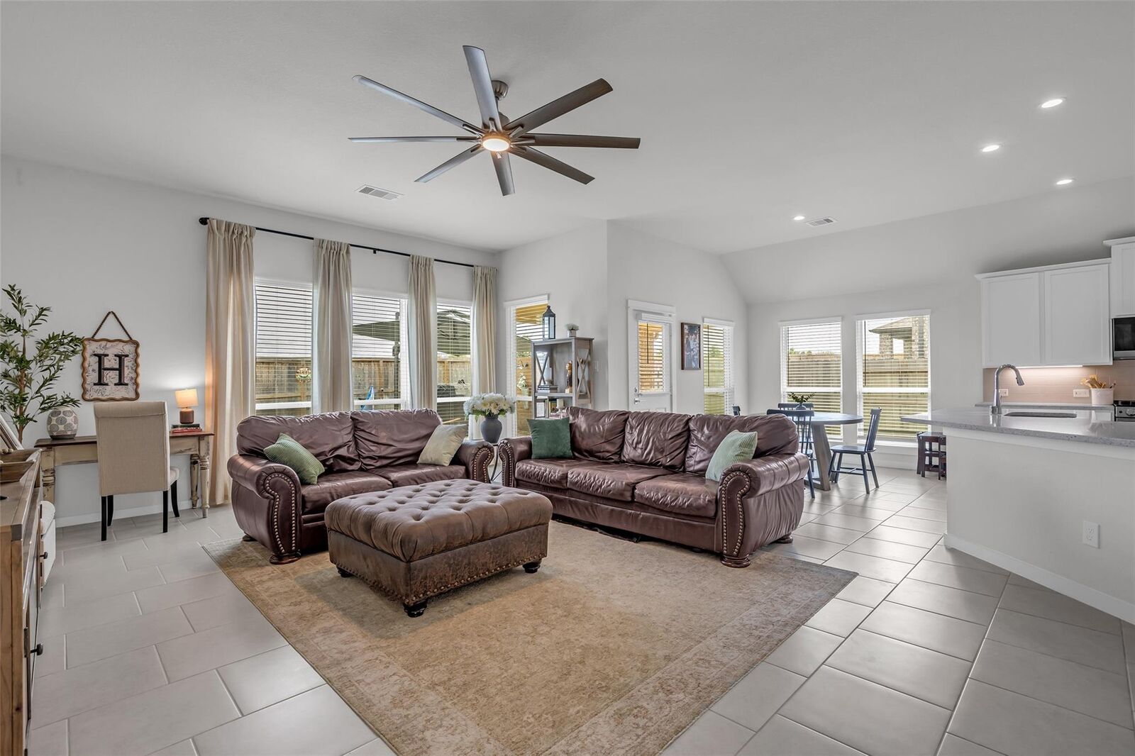 Property Photo:  176 Dina Lane  TX 77356 