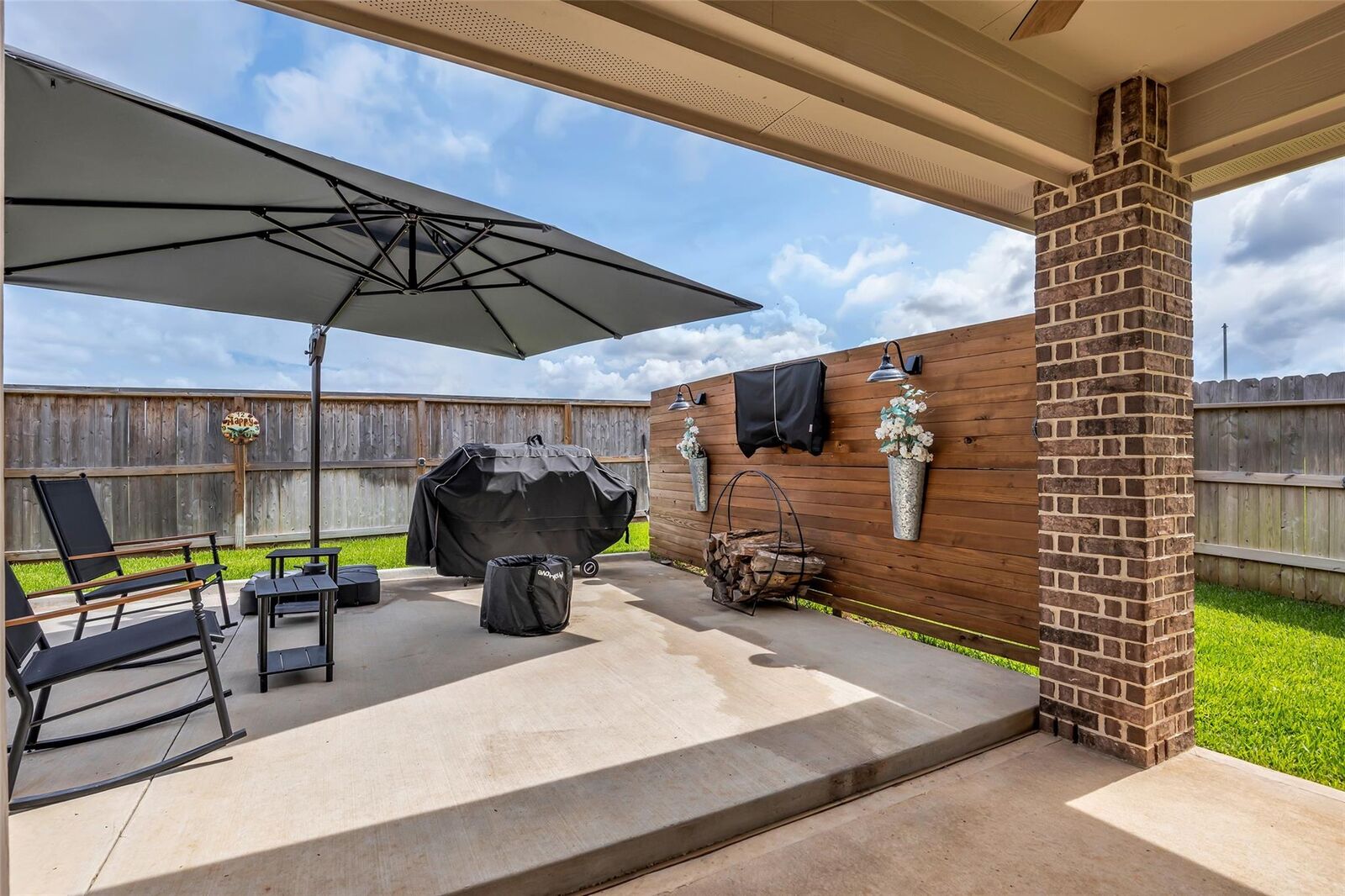 Property Photo:  176 Dina Lane  TX 77356 