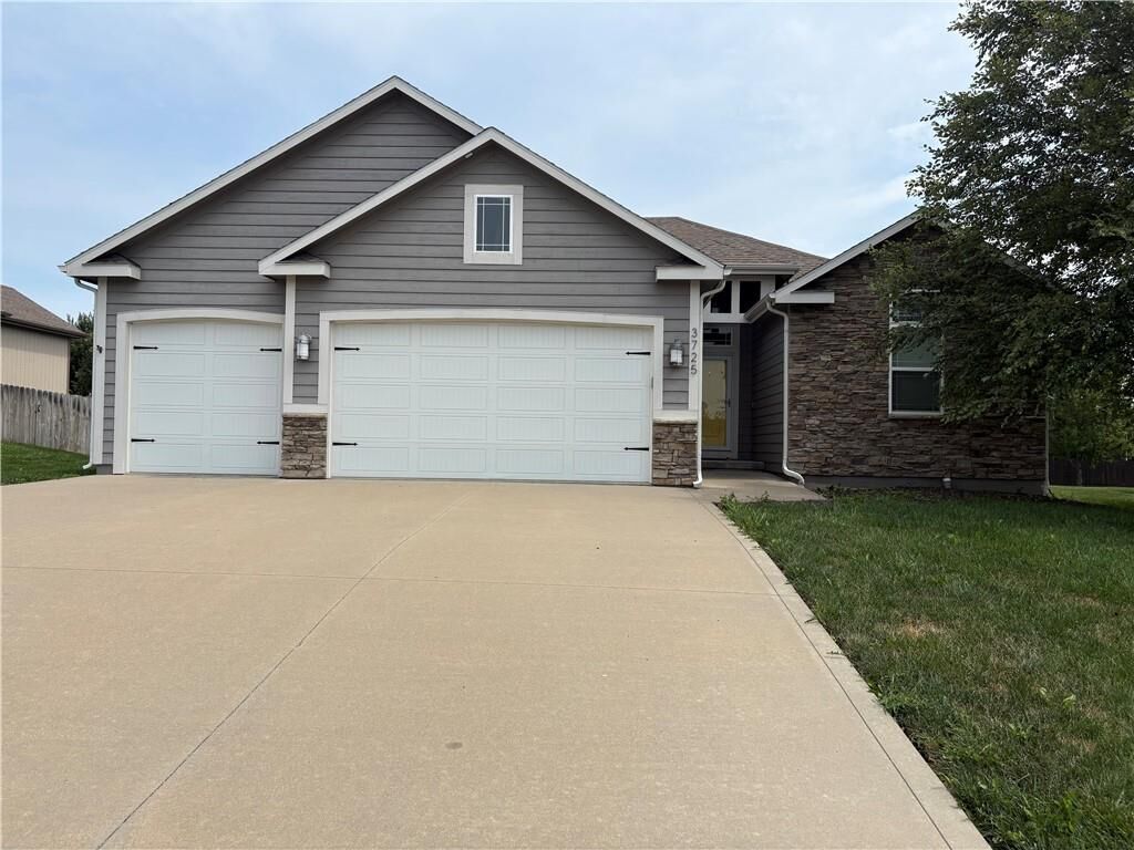 Property Photo: 3725 N 154th Street KS 66007