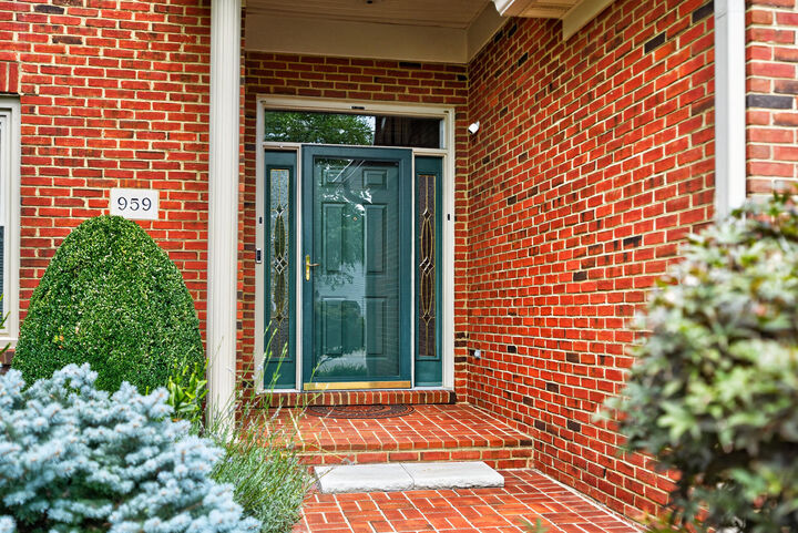 Property Photo:  959 Forest Lake Drive  KY 40515 