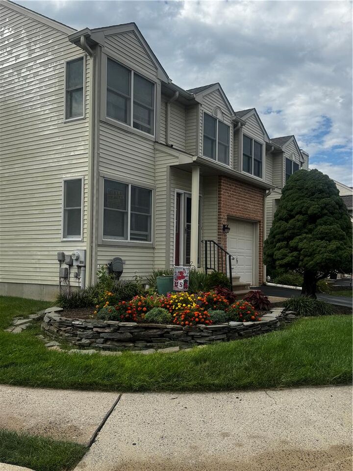 Property Photo: 302 Oxford Place PA 18062