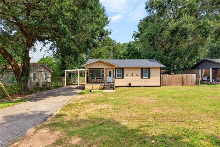Property Photo: 5852 University Avenue AL 36618