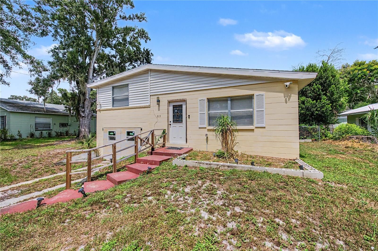 Property Photo:  305 Cordova Road  FL 33823 