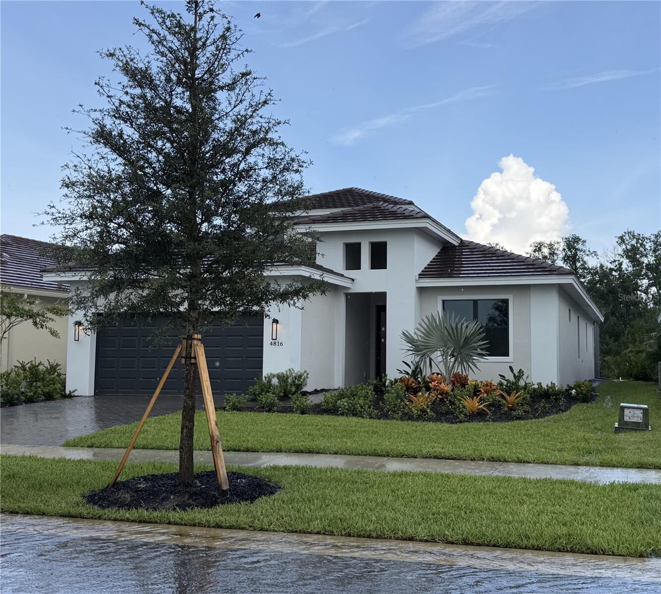 Property Photo: 4816 Carova Way FL 34211