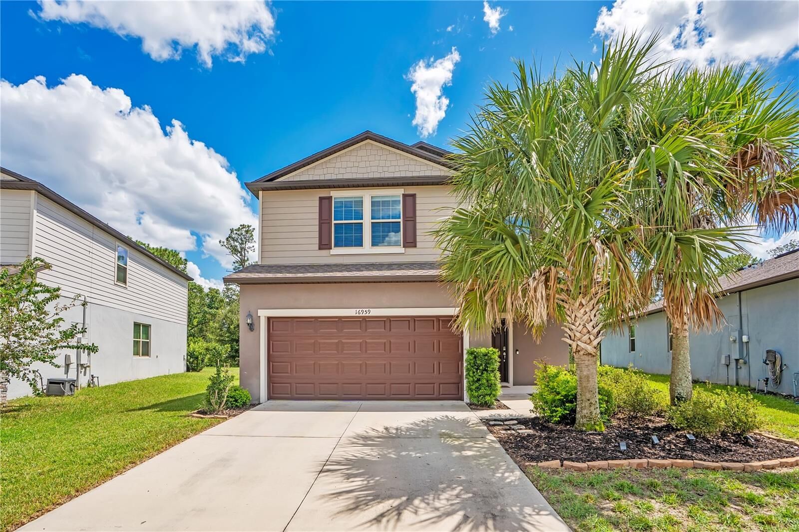 Property Photo:  16959 Basswood Lane  FL 34714 