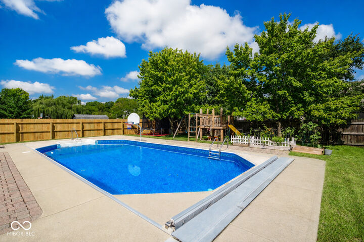 Property Photo:  1224 Knapps Court  IN 46142 