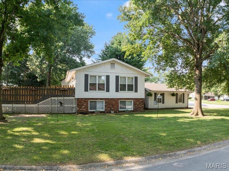 Property Photo:  738 Fort Henry Road  IL 62221 