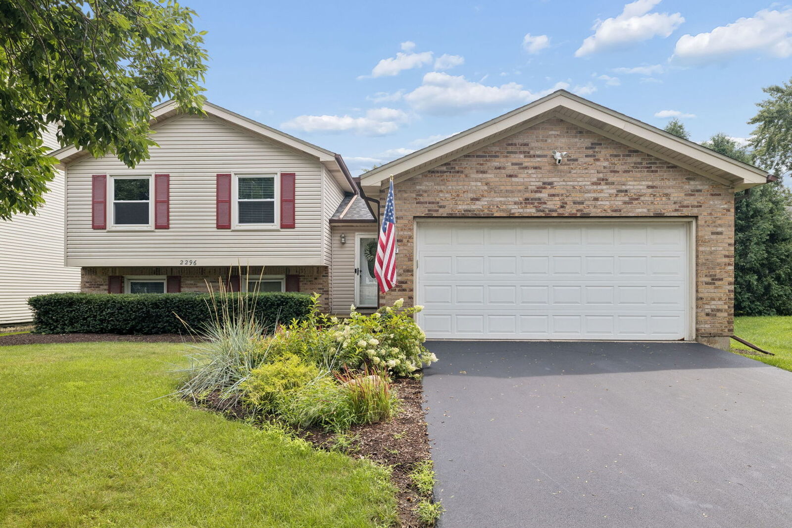Property Photo:  2296 Briarhill Drive  IL 60565 
