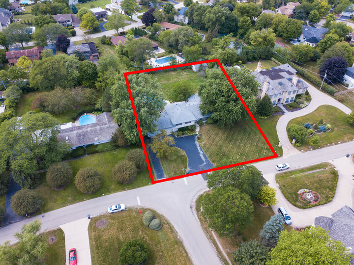 Property Photo:  2250 White Oak Drive  IL 60062 