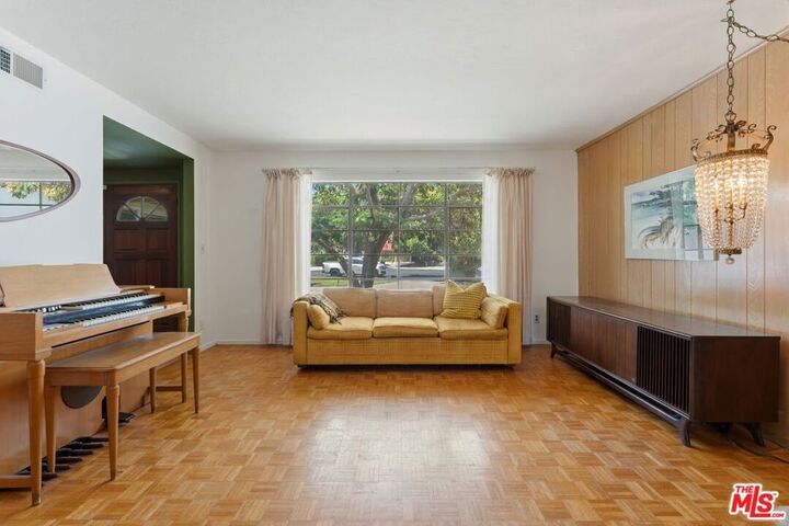 Property Photo: 18914 Malden Street CA 91324