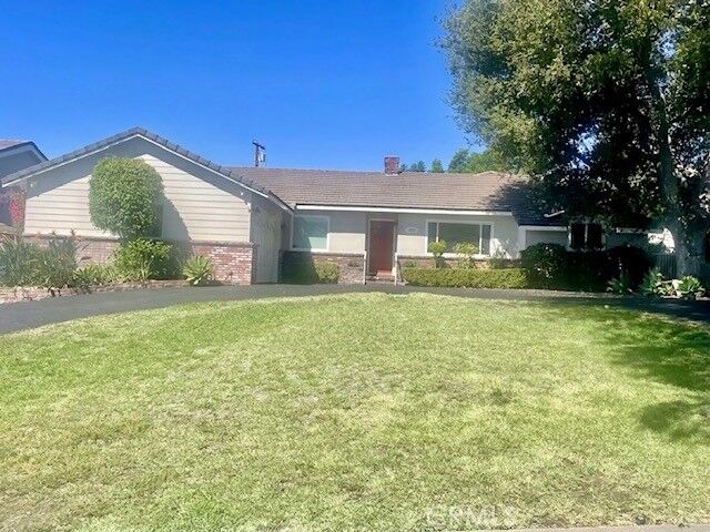 Property Photo: 1815 Oakwood Avenue CA 91006
