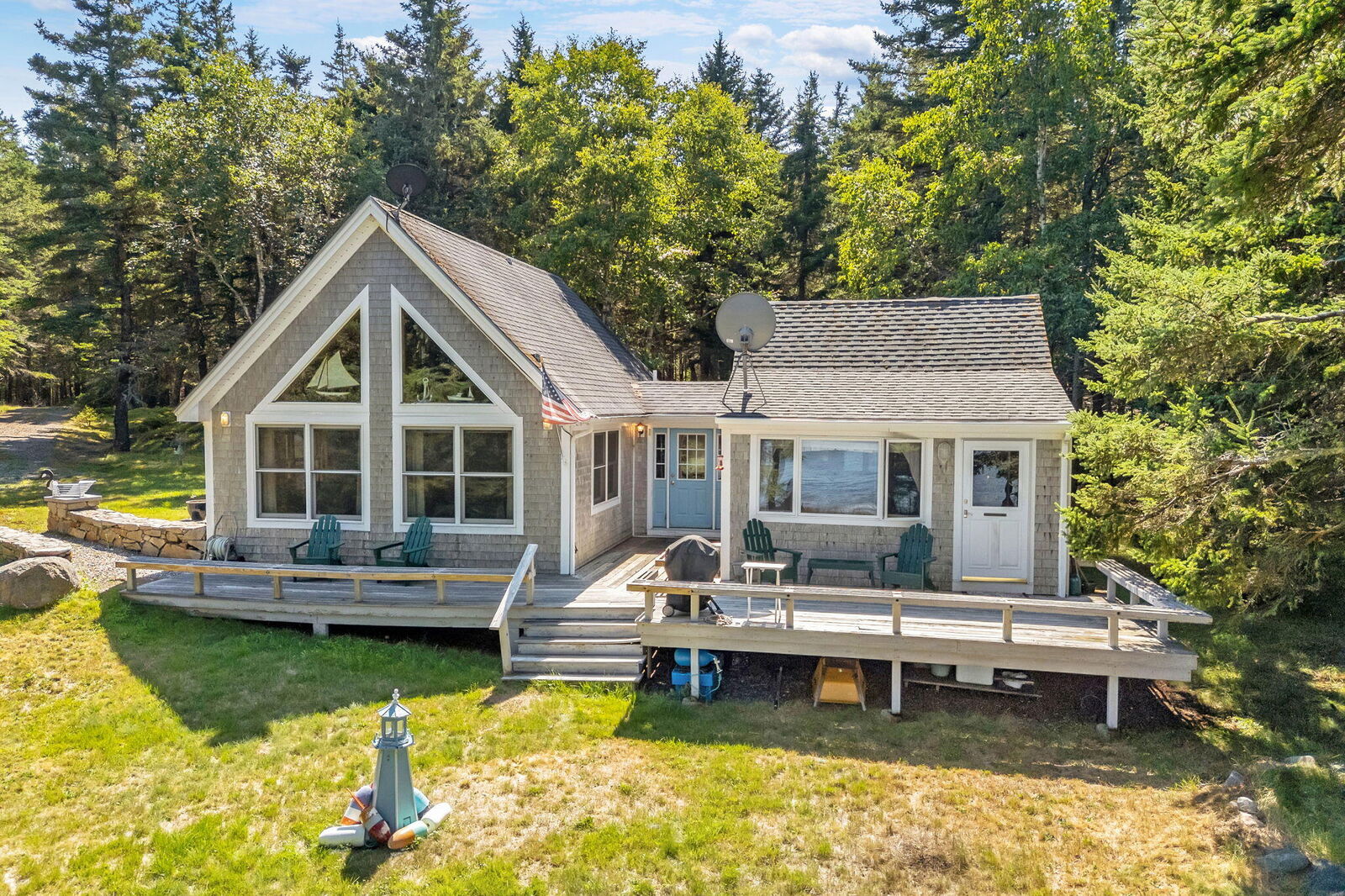 Property Photo: 142 E Point Road ME 04685