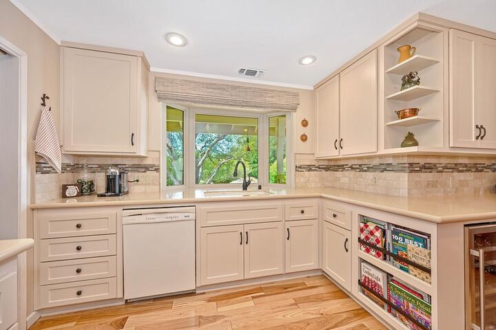 Property Photo: 9485 Oak Leaf Way CA 95746