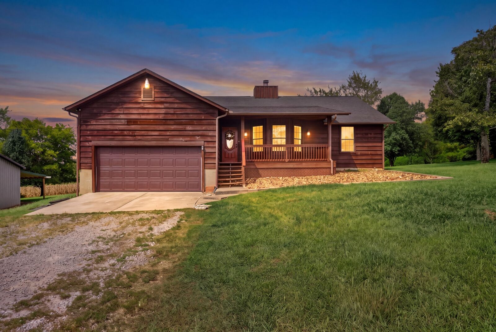 Property Photo:  2467 Outlaw Rd  TN 37191 