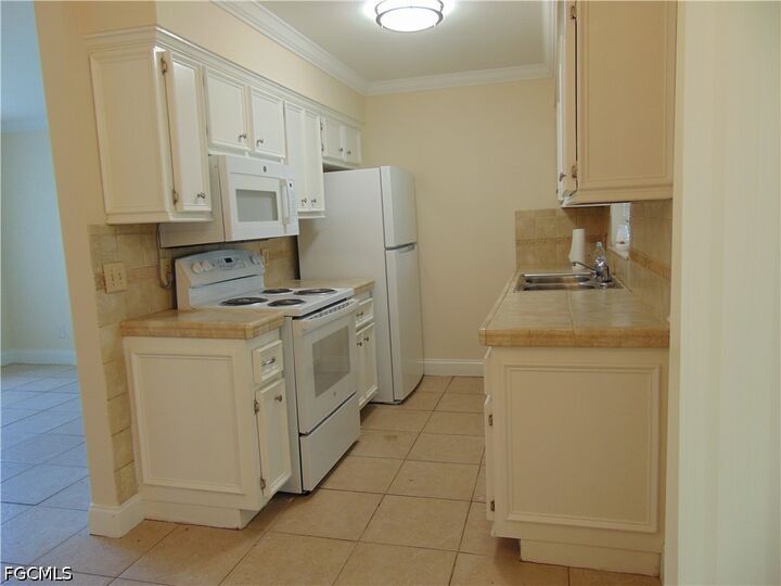 Property Photo: 117 Stetson Street FL 33936