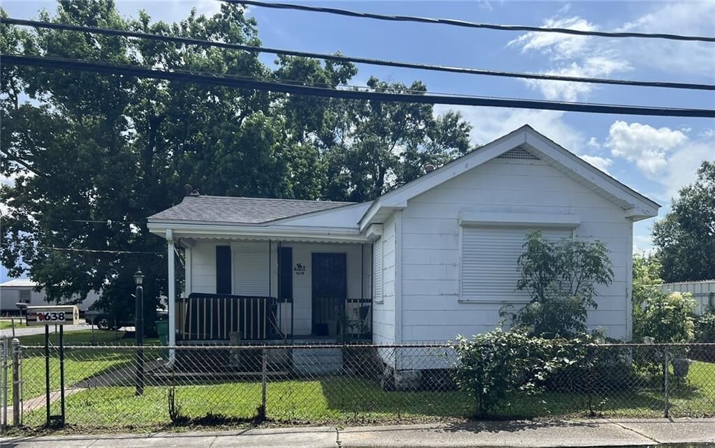 Property Photo: 1638 Stafford Street LA 70053