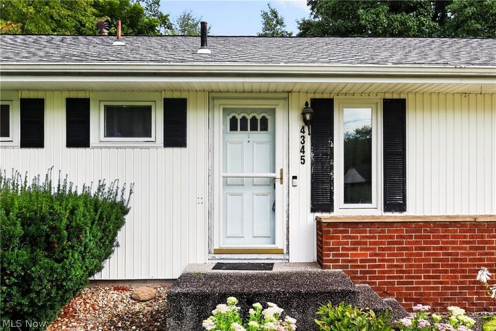 Property Photo:  4345 Stoneybrook Drive SE  OH 44484 