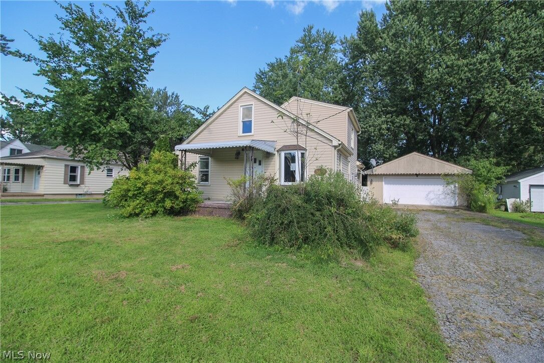 Property Photo:  4484 Nutwood Avenue NW  OH 44483 