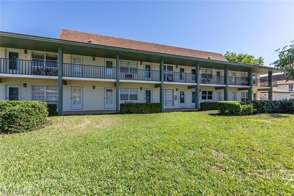 Property Photo:  235 Seaview Ct B3  FL 34145 
