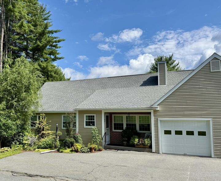 Property Photo:  6 Oak Ridge Road  NH 03784 