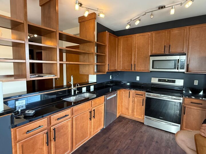 Property Photo:  15 E Franklin Avenue E 332  MN 55404 