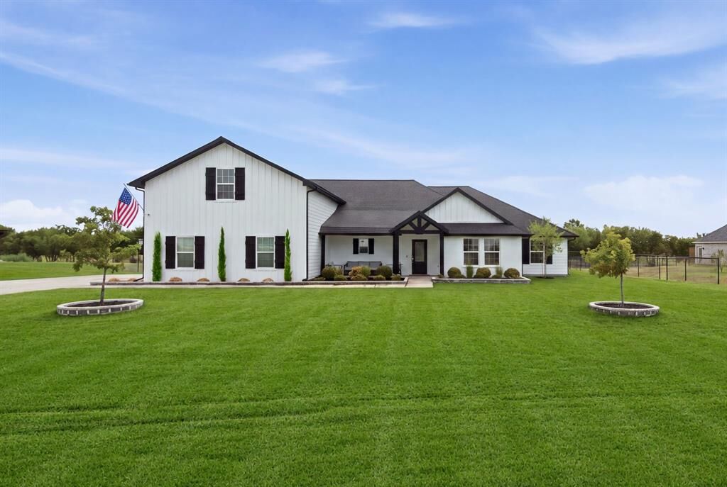 Property Photo: 10216 Finch Road TX 76266
