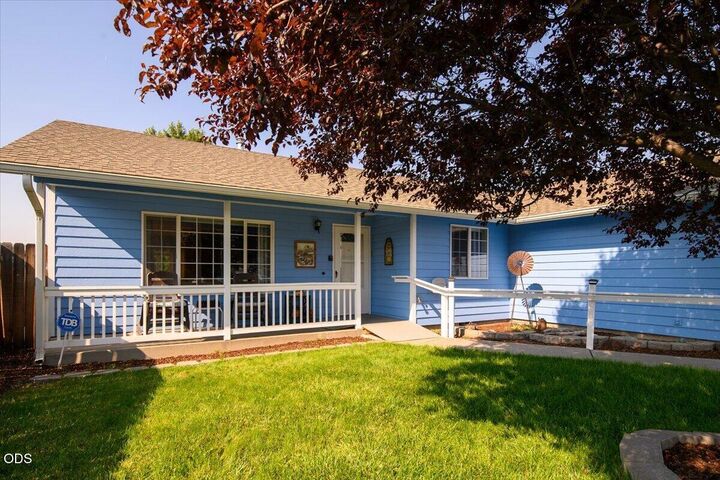 Property Photo:  2271 NE Cherry Loop  OR 97754 