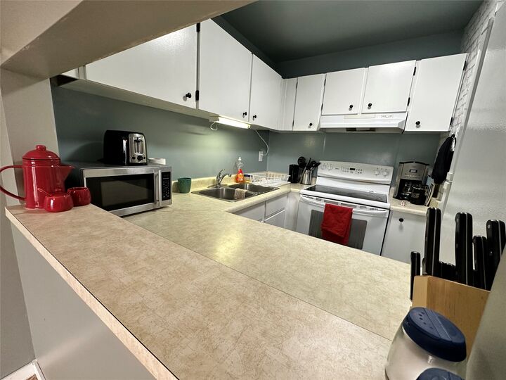 Property Photo: 185 Chamberlain Crescent 302 BC V0C 2W0