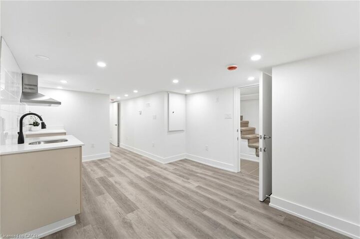 Property Photo:  968 Main Street E Lower  ON L8M 1M8 
