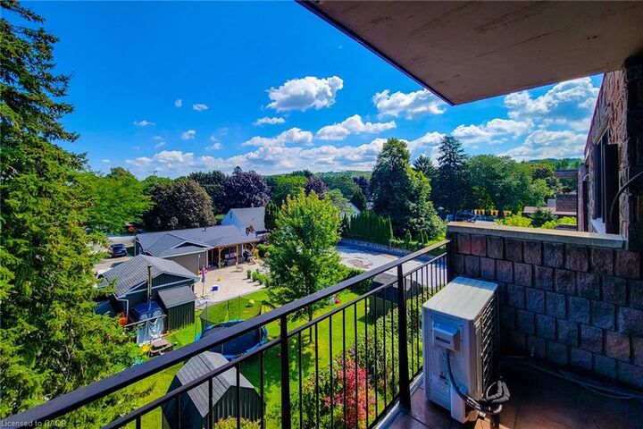 Property Photo: 28 Robinson Street N 405 ON L3M 3C9