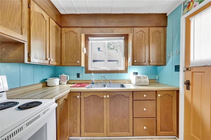 Property Photo:  11 Snooks Drive  ON N3Y 4J9 