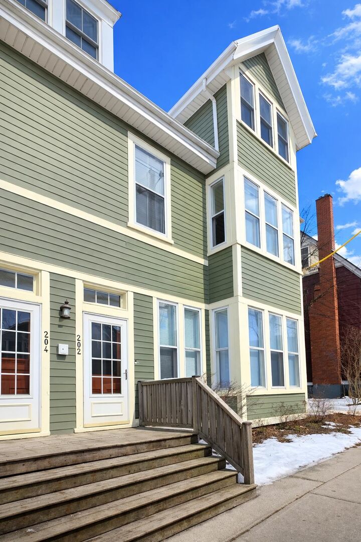 Property Photo: 2 202 Euston Street 3 PE C1A 1W8