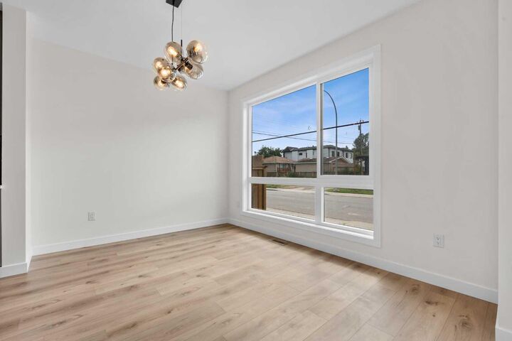 Property Photo:  2352 7 Street NW  AB T2M 1T1 