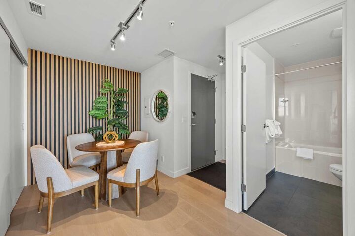 Property Photo:  1010 6 Street SW 2702  AB T2R 1B4 