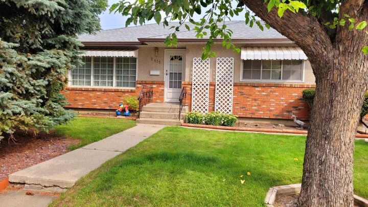Property Photo: 2435 7 Avenue N AB T1H 0Z2