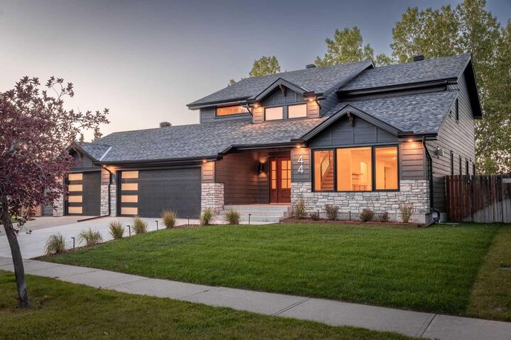 Property Photo: 44 Canterbury Drive SW AB T2W 3S8