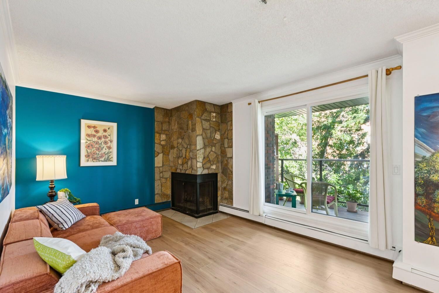 Property Photo: 354 2 Avenue NE 404 AB T2E 0E4