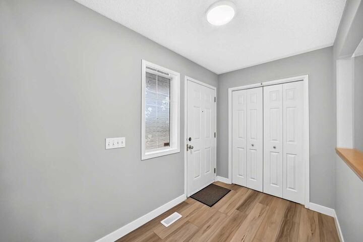 Property Photo:  94 Panamount Rise NW  AB T3K 6G1 